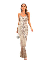 Vestido de noche a rayas con lentejuelas